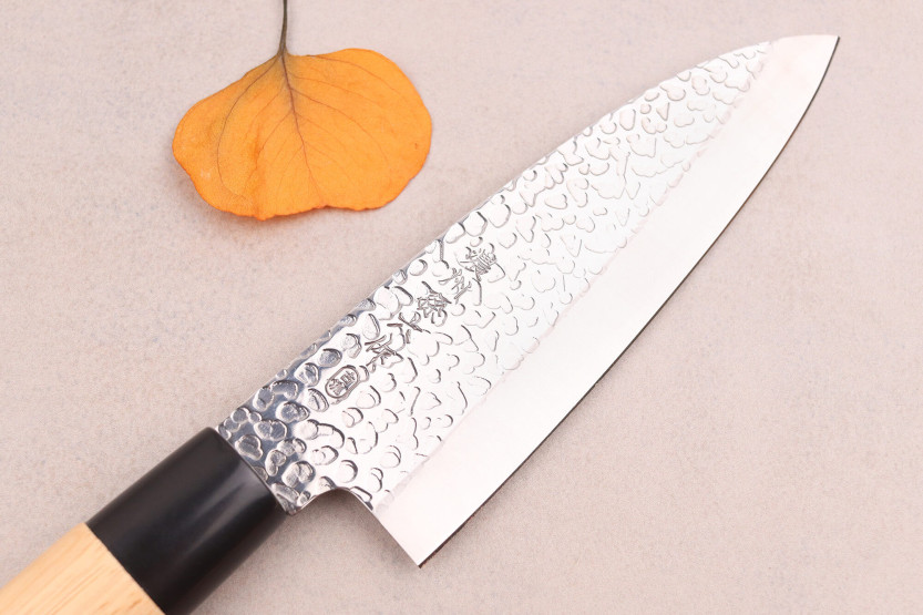 Satake Magoroku Saku 15cm japansk deba-kniv i magnolia
