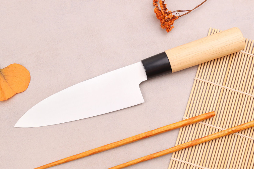 Cuchillo de debate japonés Satake Magoroku Saku 15cm en magnolia