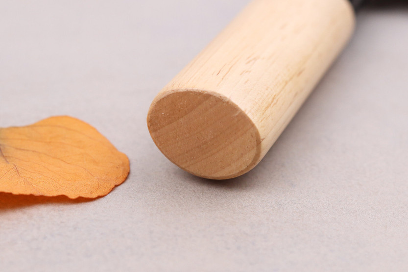 Satake Magoroku Saku 15cm japansk deba-kniv i magnolia