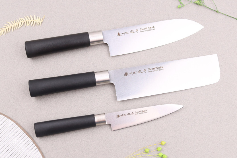 Sett med 3 Satake Masamune Saku nakiri + santoku + kontor japanske kniver