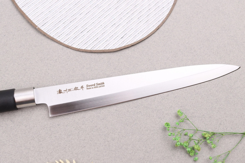 21cm Satake Masamune Saku Japansk sashimikniv i svart PP