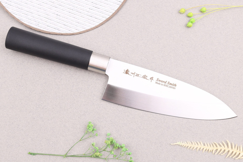 16cm Satake Masamune Saku japansk deba-kniv i svart PP
