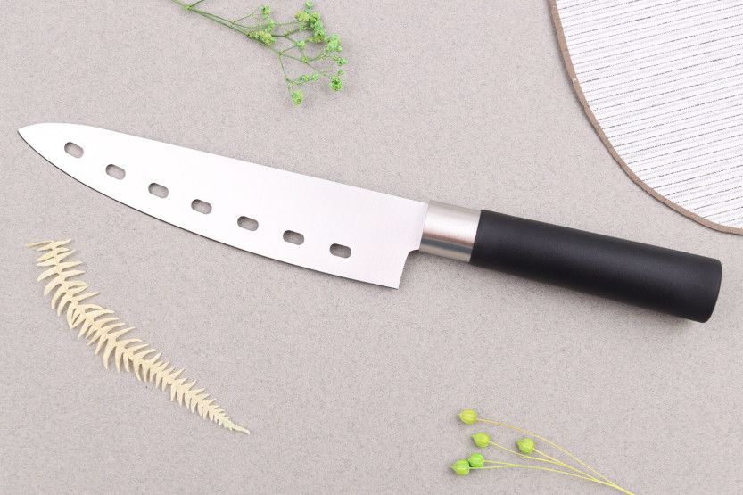 18cm Japanese Satake Masamune Saku openwork chef ' s knife in black PP