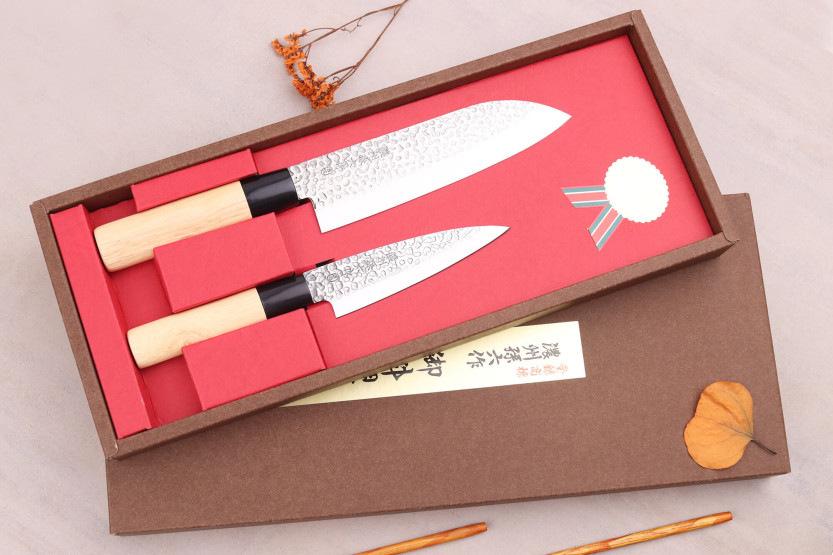 Estuche 2 cuchillos japoneses Satake Magoroku Saku santoku + deba