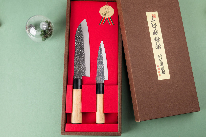 Sett med 2 Satake Tsuchime santoku + deba japanske kniver