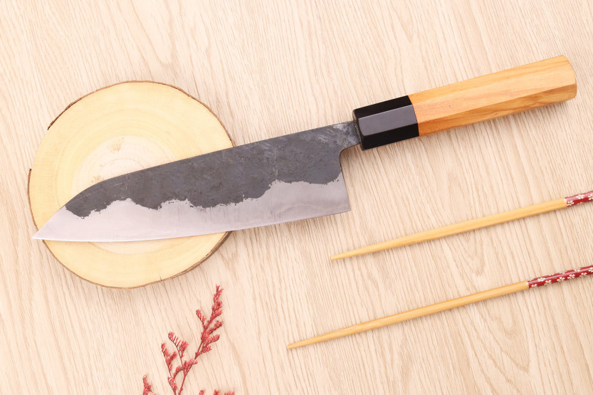 Faca do chef japonesa Yoshimune de 18 cm feita à mão por Kawamura Black WS2