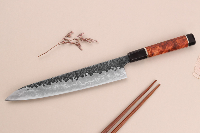 Kisuke Manaka Enn 24 cm japansk sujihiki-kniv i kvedertre med 2 ringer