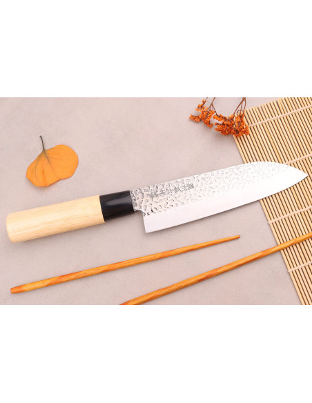 Couteau santoku 17 cm japansk Satake Magoroku Saku en magnolia
