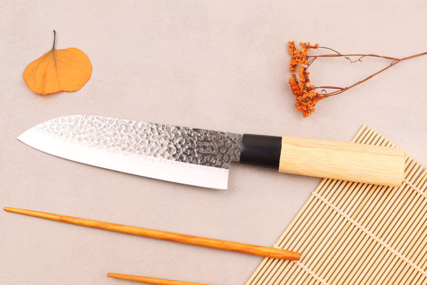 Couteau santoku 17cm Japansk Satake Magoroku Saku en magnolia