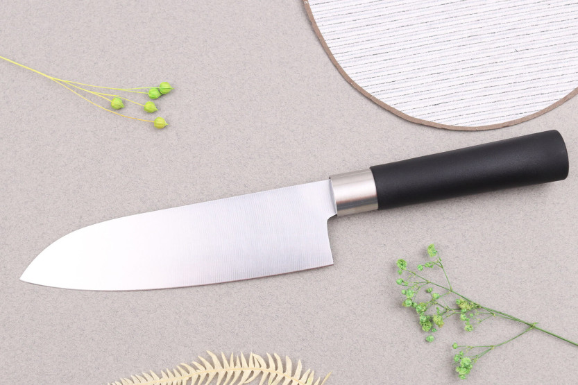 17cm Satake Masamune Saku japansk santokukniv i svart PP