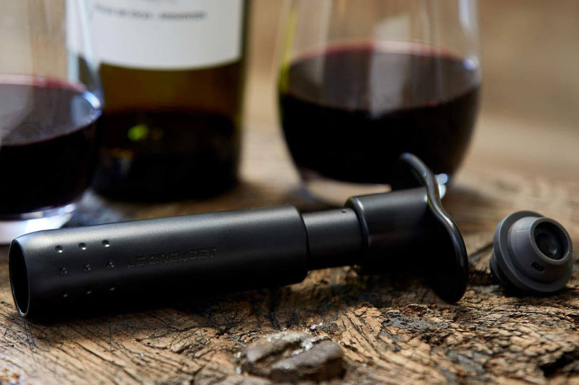WA137 POMPE A VIN NOIR &3 BOUCH.