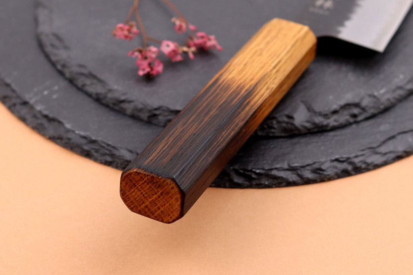 18 cm japansk kokkekniv Yuzo Black AS brent eik