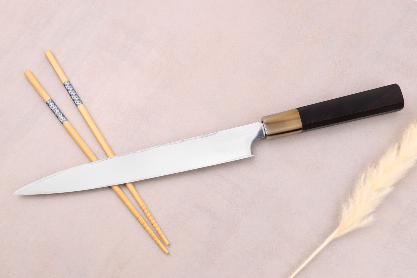 24 cm Hatsukokoro Yauji Yoshihiro Damaskus BS2 japansk håndlavet yanagibakniv