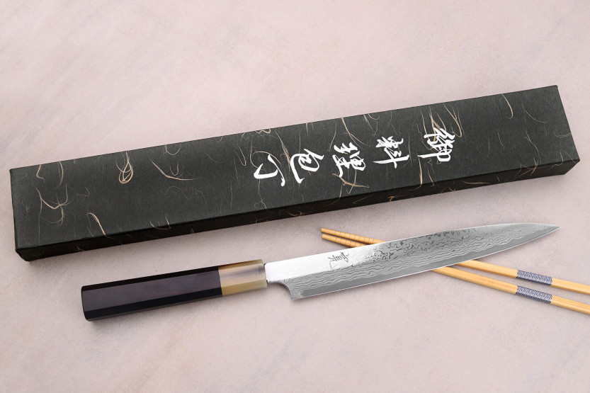 24cm Hatsukokoro Yauji Yoshihiro Damasco BS2 cuchillo japonés artesanal yanagiba