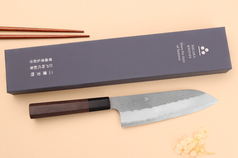 Santokumesser 18cm japanisch handgefertigt Nigara Hamono Tsuchime AS Griff aus Walnussholz