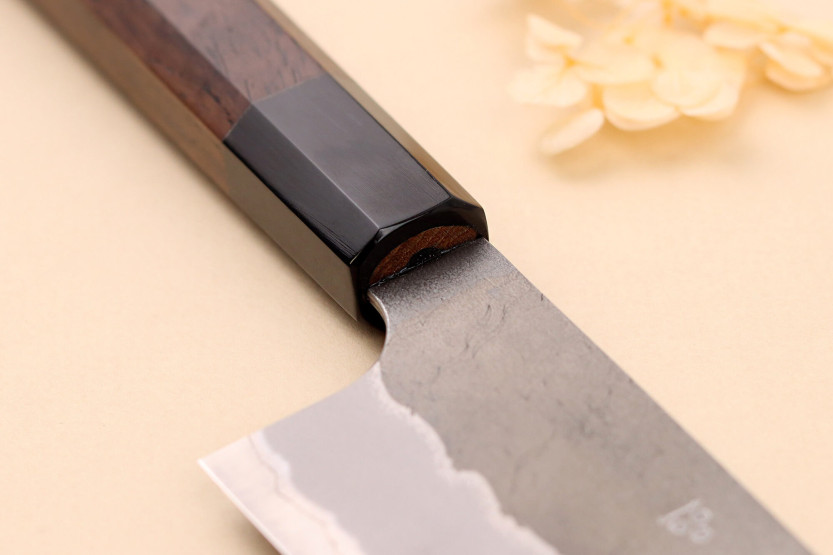 Nigara Hamono Tsuchime AS 18cm japansk santokukniv med valnötshandtag
