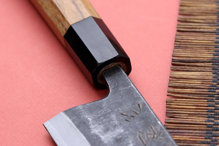 Hatsukokoro Shirasagi deba kiritsuke 15cm japanilainen käsintehty veitsi teak kahvalla