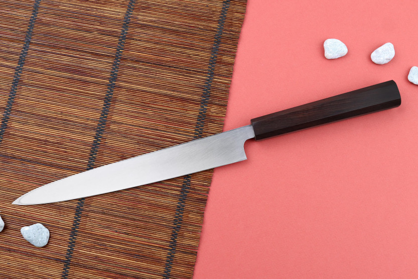 Hatsukokoro Shirasagi Faca yanagiba artesanal japonesa de 24 cm com cabo de ébano