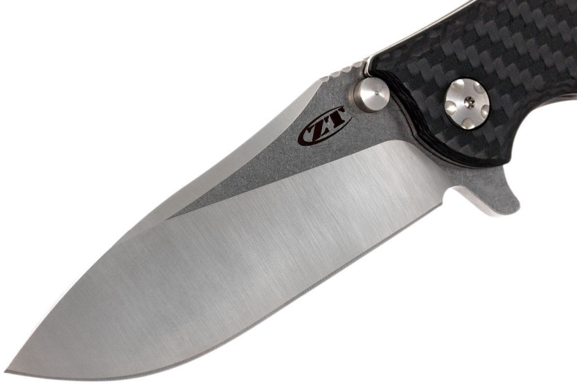 ZT0562CF Coltello pieghevole Zero Tolerance 12,2 cm, manico in fibra di carbonio e titanio