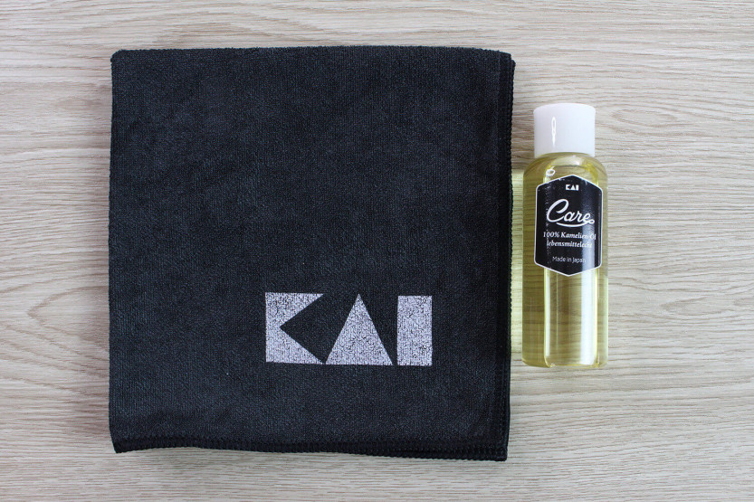 Kit de manutenção de facas de cozinha KAI - Óleo + Microfibra