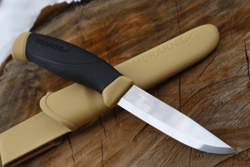 Cuchillo Mora Companion 13166 10.4cm hoja acero inoxidable mango caucho negro/arena + funda