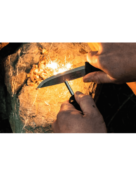 Mora Companion Spark 13567 kniv 10,4 cm blad i rustfritt stål, svart gummihåndtak med flint + etui