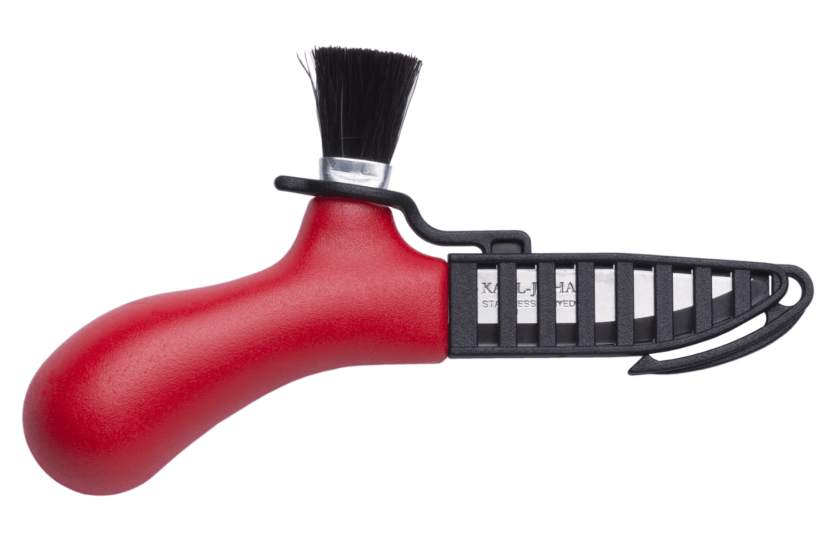 Mora Karl-Johan 12206 soppkniv 6,2 cm rustfritt stålblad rødt polypropylenhåndtak + etui