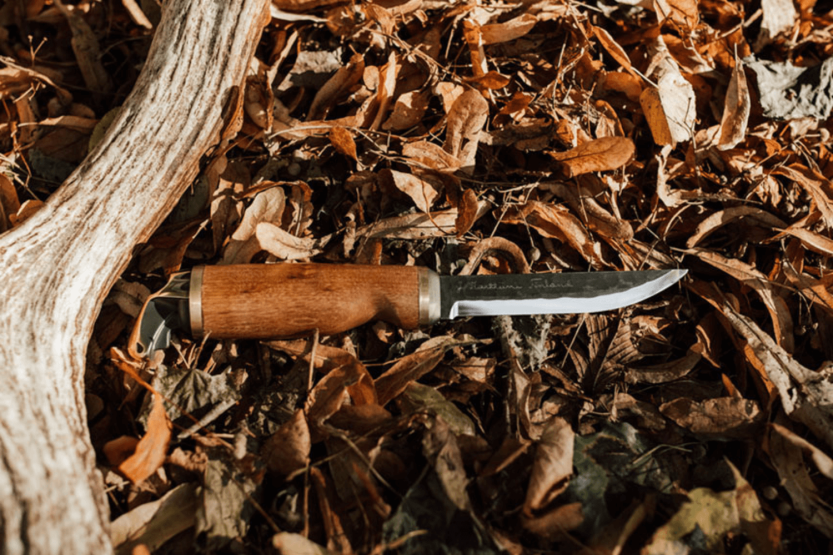 546012 Marttiini Antler kniv 11 cm karbonblad bjørkehåndtak + etui/gaveeske