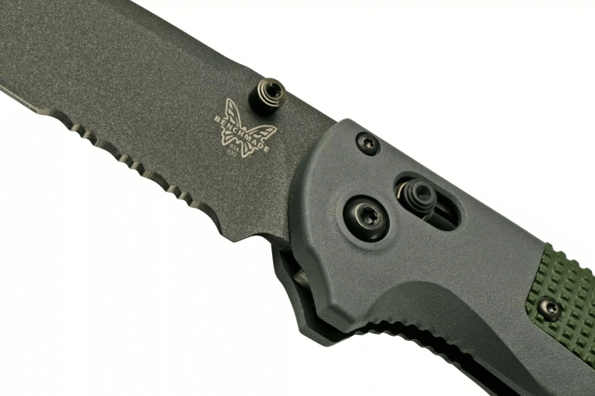 Klappmesser Benchmade Redoubt 430SBK mit halbgezahnter Klinge Grivory Griff grau/grün 12cm