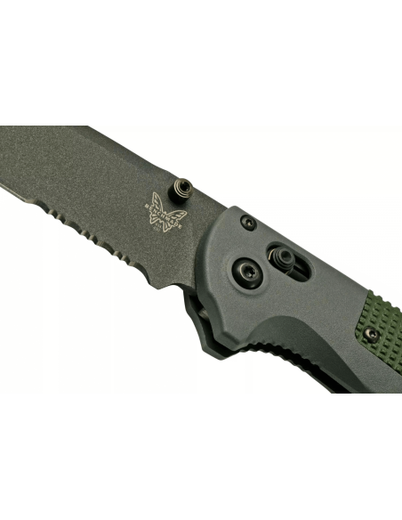 Navalha dobrável Benchmade Redoubt 430SBK, lâmina semi-serrilhada, cabo em Grivory cinzento/verde, 12 cm