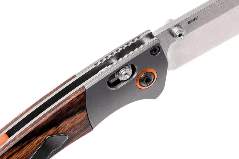 Coltello pieghevole Benchmade Mini Crooked River 15085-2 manico in legno stabilizzato da 11 cm