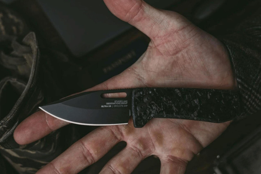 SOG Ultra XR SGULTRAXRXHPBK foldekniv sort kulfiberhåndtag 9,1 cm
