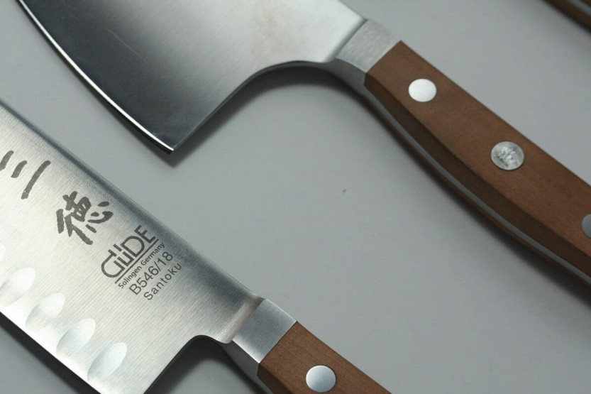 Gude Alpha Poire 18 cm santokukniv i smidd stål