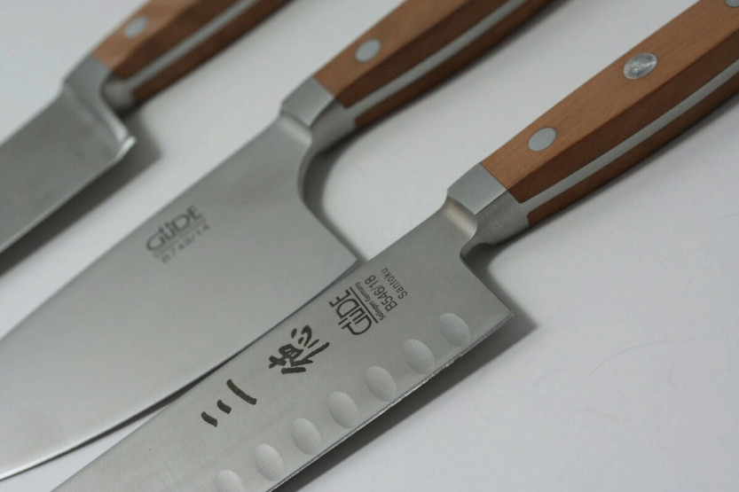 Gude Alpha Poire 18cm takoteräksinen santoku-veitsi, taottu teräs