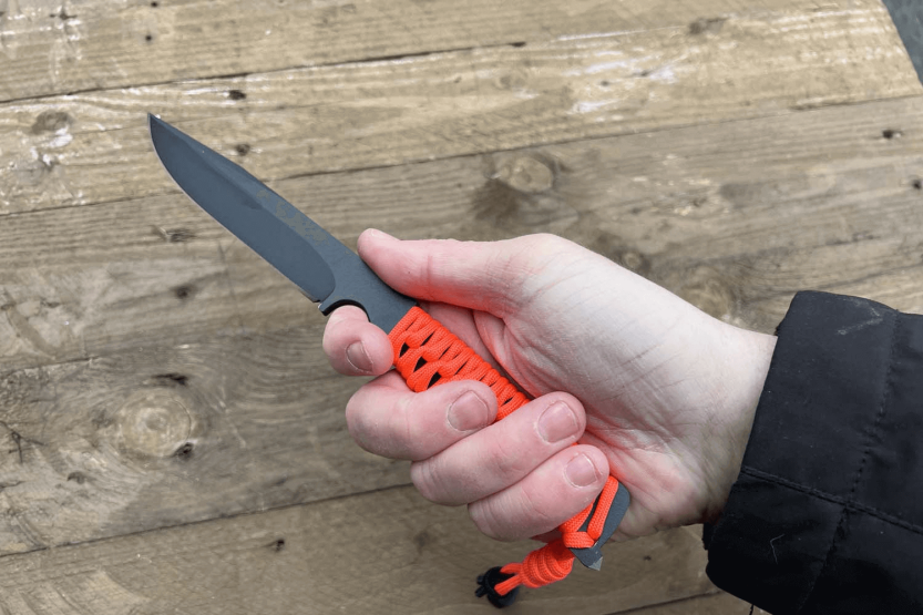 Faca Wildsteer Wild Tech4 XL WT4XL3122 Lâmina preta de 11,5 cm Cabo de paracord Fluo Orange + bainha POM