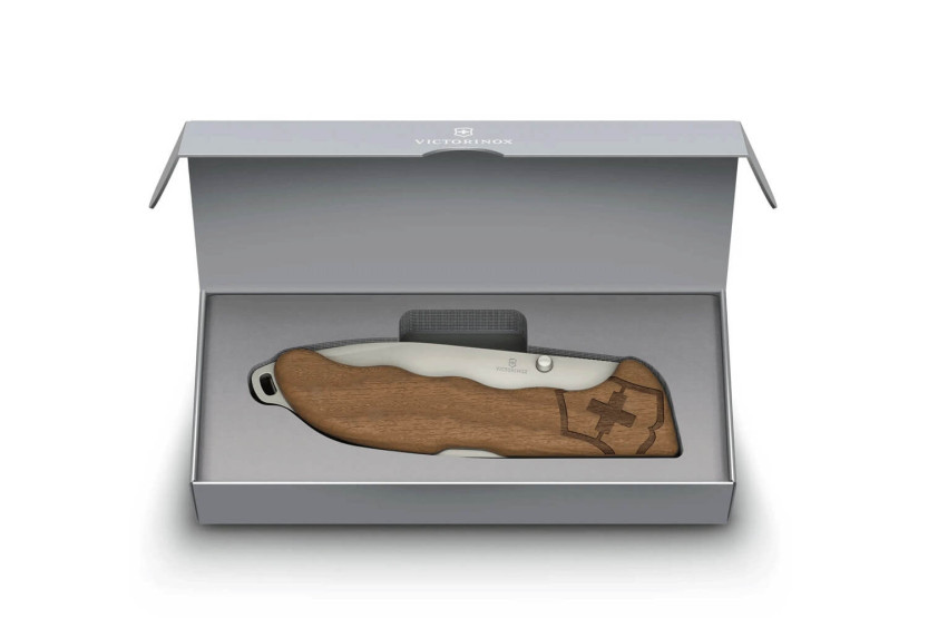 Canivete Victorinox Evoke Wood 0.9415.D630 cabo em madeira de nogueira 13,6cm