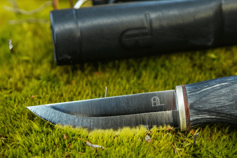 Arctic Legend Handicraft AL009 coltello a mano lama 7,7 cm manico in legno tinto nero + fodero in pelle