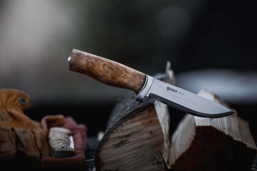 Faca Helle GT H036 com 12,3 cm de lâmina em aço inoxidável, cabo em bétula encaracolado + bainha em pele