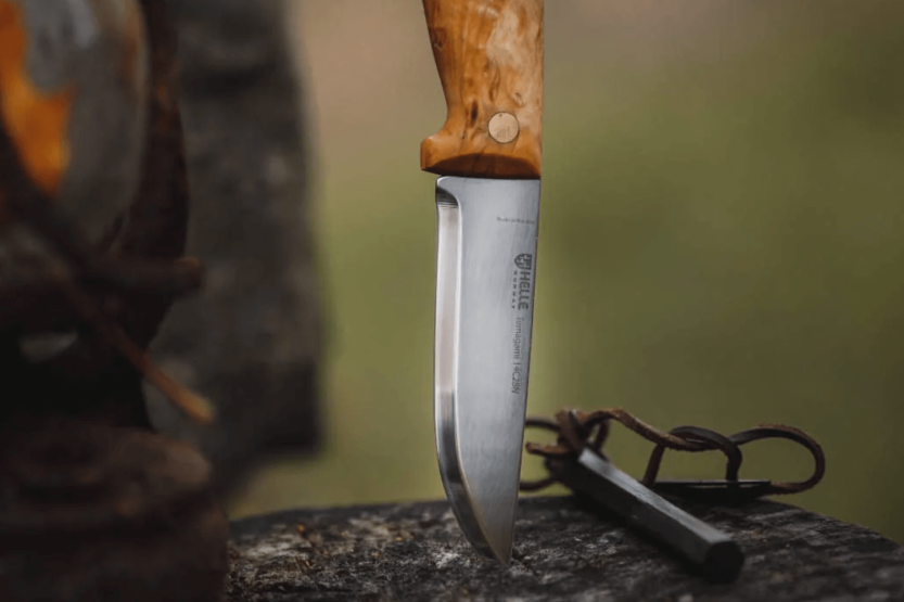 Faca Helle Temagami H300 com 11 cm de lâmina em aço inoxidável, cabo em bétula + bainha em pele