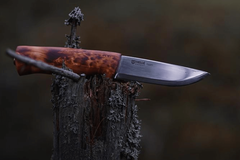 Helle Eggen H201075 kniv i rustfritt stål 10 cm bjørkehåndtak + skinnslire