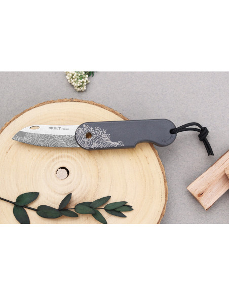La Vague French Skult ekologiskt ansvarsfull fällkniv 10cm grått handtag
