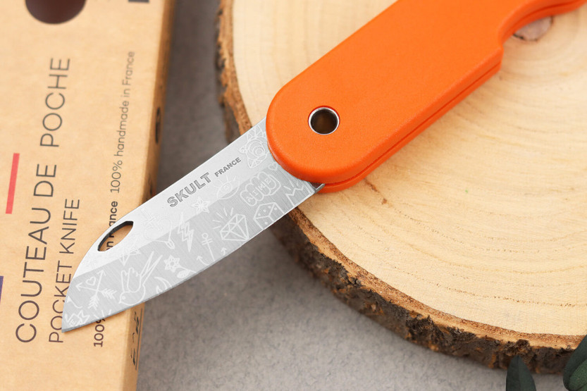 Klappmesser Skult französisch öko-verantwortlich Le Tatoué orangefarbener Griff 10cm