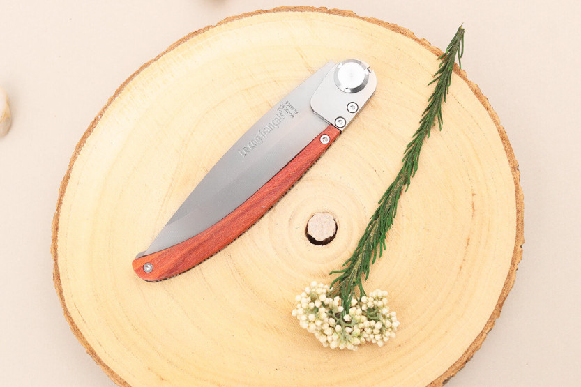 Le Coq Français Tropical Red Heart coltello pieghevole con manico in legno rosso 11,5 cm + fodero