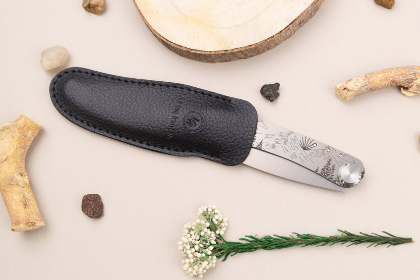 Le Coq Français Chemin de Saint-Jacques folding knife 11.5cm olive wood handle + case
