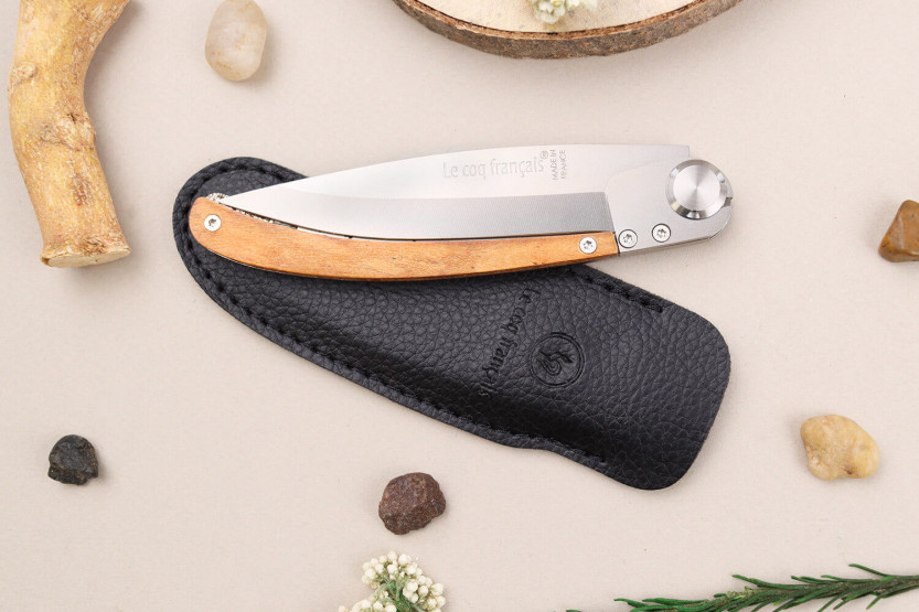 Coltello pieghevole Le Coq Français Paris con manico in legno d'oliva 11,5 cm + fodero