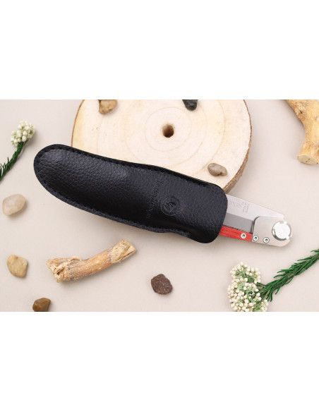 Le Coq Français Notre Dame de Paris foldekniv Red Heart rødt træhåndtag 11,5 cm + skede