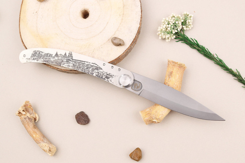 Le Coq Français Notre Dame de Paris taittoveitsi Red Heart punainen puukahva 11.5cm + tuppi
