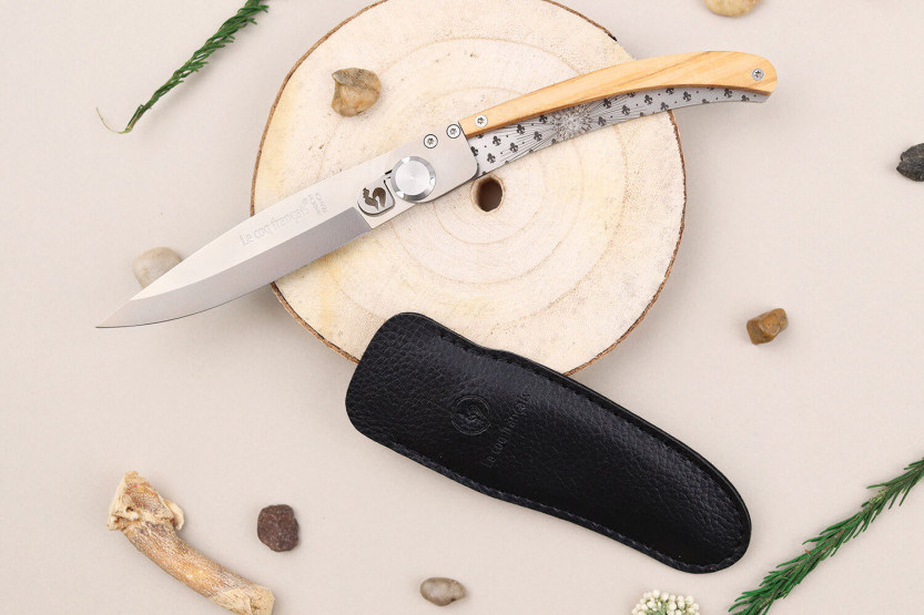 Le Coq Français Louis XIV foldekniv 11,5 cm håndtag i oliventræ + etui