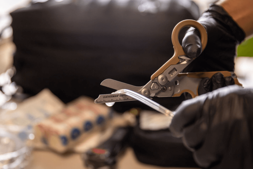 Leatherman Raptor Rescue Coyote monitoimisakset 832174 6 toimintoa + laukku