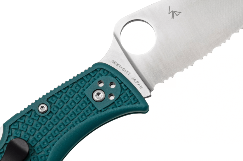 Spyderco LeafJumper C262SBLK390 fällkniv tandat blad nylon/glasfiberhandtag blå 11,3cm
